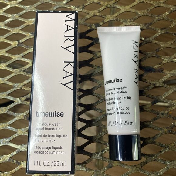 Mary Kay TimeWise Luminous-Wear Liquid Foundation BRONZE 8 038772 NEW OLD STOCK - Picture 1 of 4